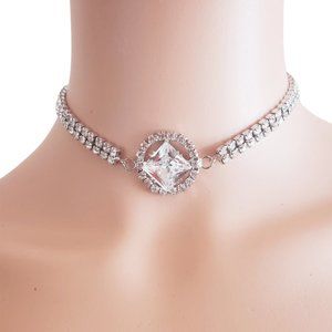 Model Vibes Silver Necklace